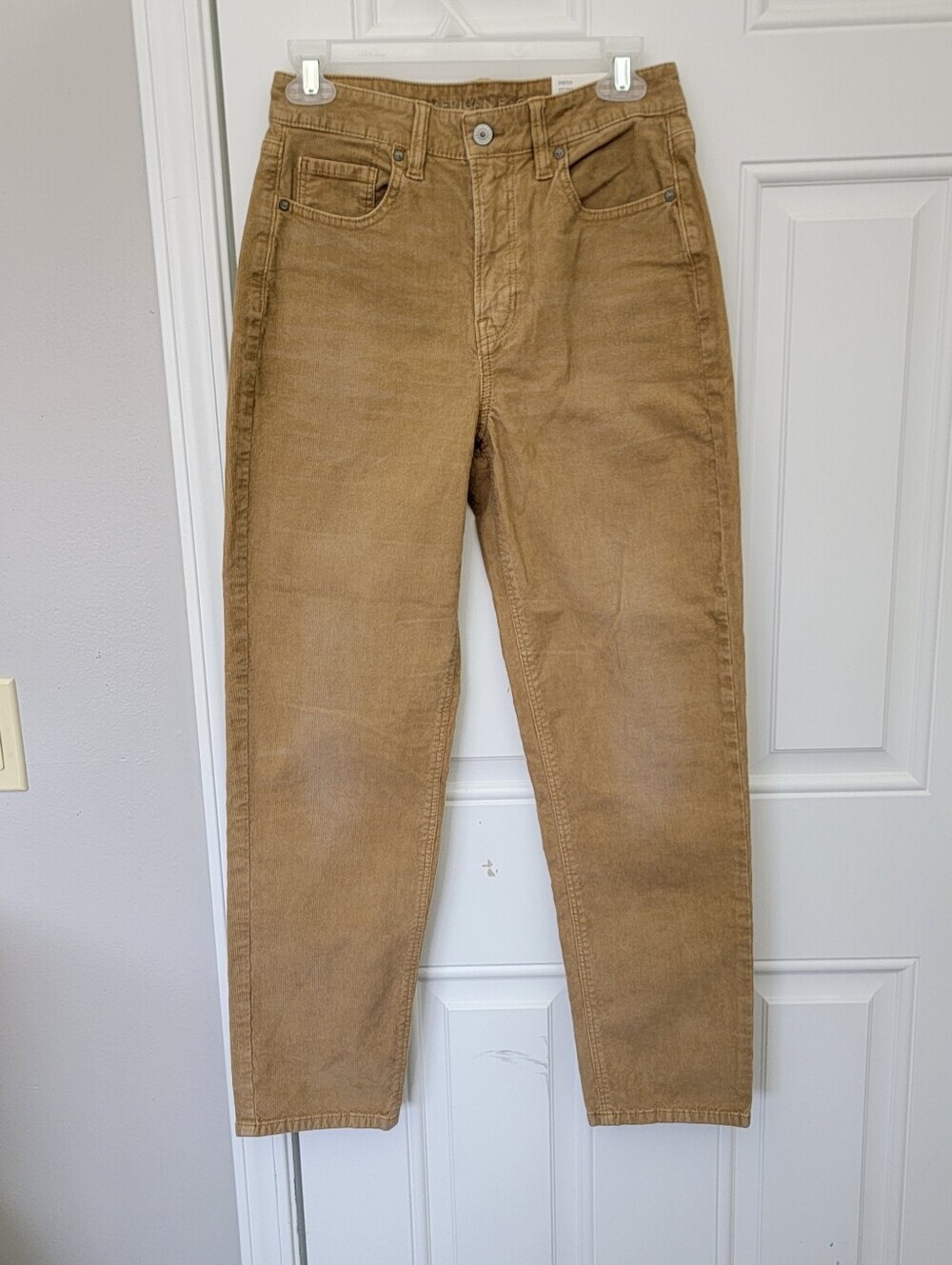 NWT American Eagle Women's Tan Corduroy Mom Straight Jean Size 4 Super High Rise